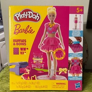 PLAY-DOH Barbie Ruffles & Bows Make Your Own Fashions Set NIB